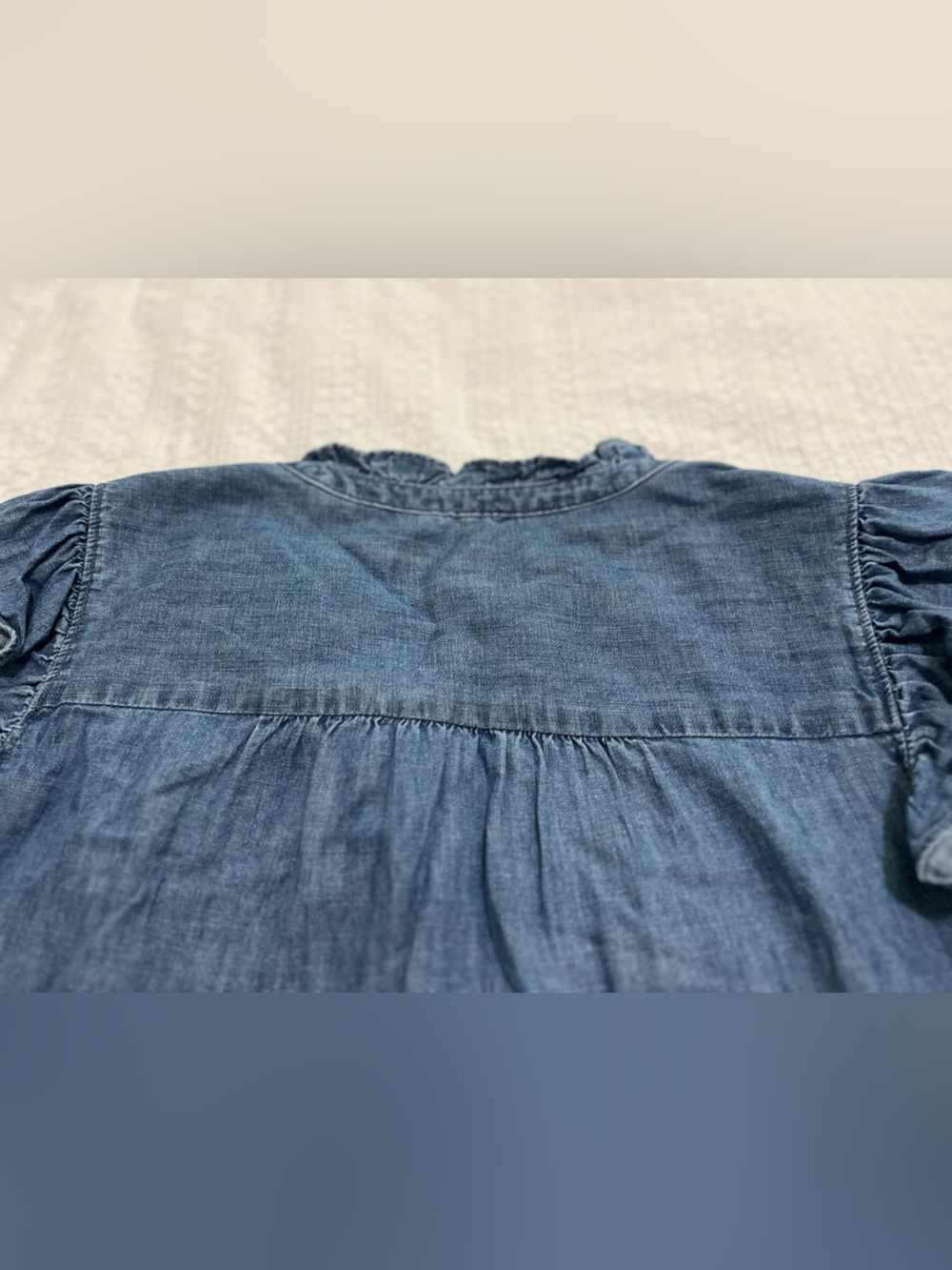 LOFT Denim Chambray Ruffle Trim Flutter Sleeves Top Sz M Boho Western Cottage - Picture 9 of 12